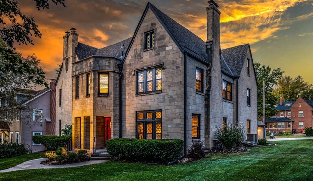 Midtown Dundee Castle across the street from Warren Buffett! in Omaha