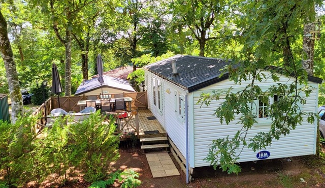 Mobile home Chateau Le Verdoyer * in Champs-Romain
