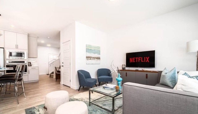Modern Executive Home-Sleeps12-KingBeds-FullHouse in Edmonton