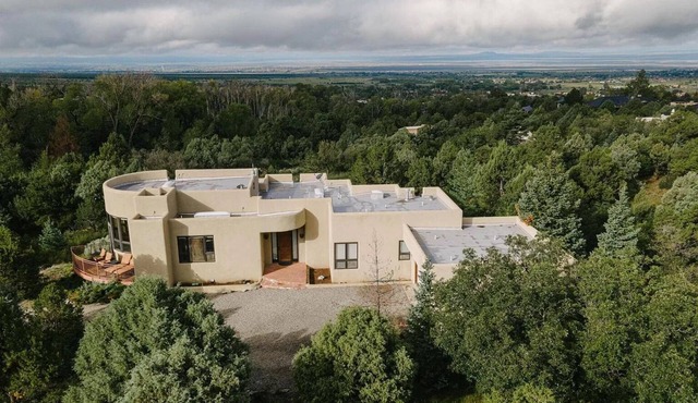 Modern Luxury & Sweeping Views in Arroyo Seco/Taos. Welcome to Walking Rain in Arroyo Seco