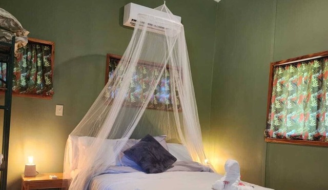 New cabin with all the amenities at the River Bend Lodge Cayo near San Ignacio in Bullet Tree Falls