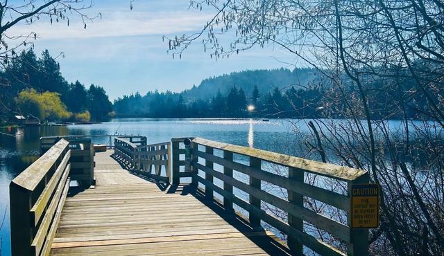 New Listing! Cozy one bedroom beach retreat with easy access to everything ! in Victoria