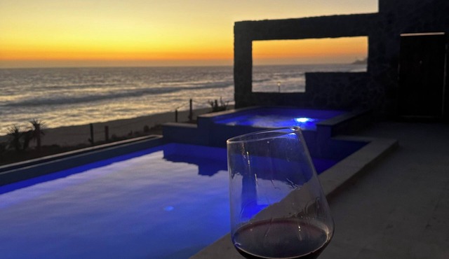 New Oceanfront 3 Bed Condo @ Cerritos Beach near Todos Santos & surfing WIFI A/C in El Pescadero
