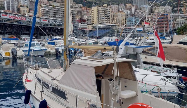 Nuitées Féeriques sur Bateau Dans le Port Hercule de Monaco in Monaco