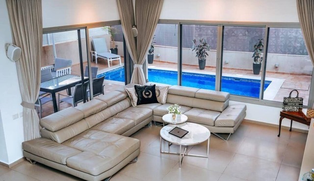 O&O Group - Lux Beachfront Villa W Elevator & Pool in Rishon LeTsiyon