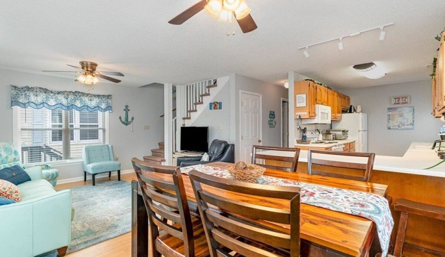 🌊OCEANVIEW, SLEEPS UP TO 11, TWO COMPLIMENTARY GOLF CARTS, SMALL DOG-FRIENDLY🐶 in Myrtle Beach