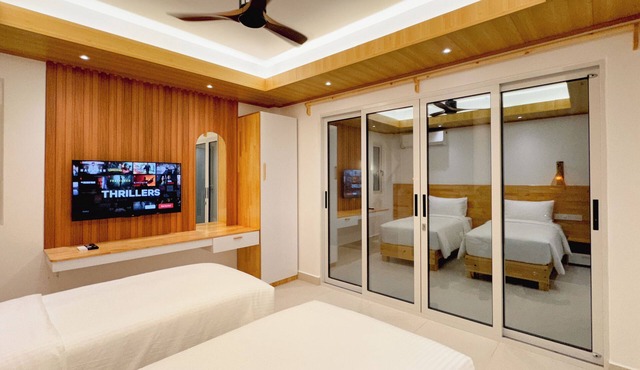 Pavona Maldives
