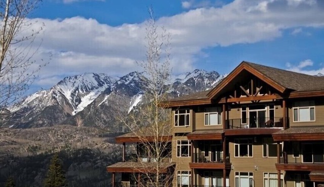 Peregrine Point Condo by the Main Plaza - Walk to Slopes in Durango