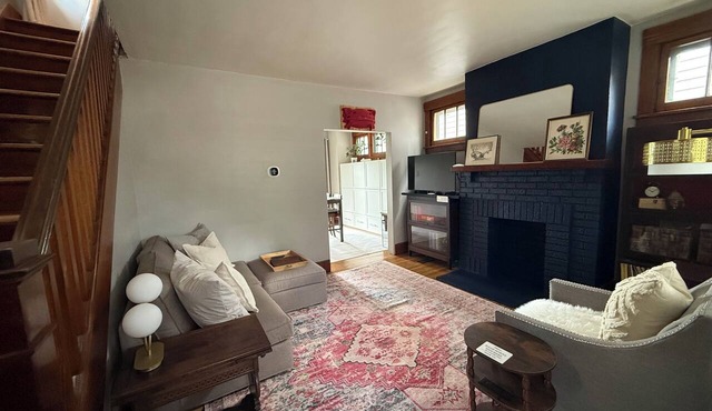 Pittsburgh city views close to all, cozy & bright 1BR - King + Dedicated Office in Pittsburgh