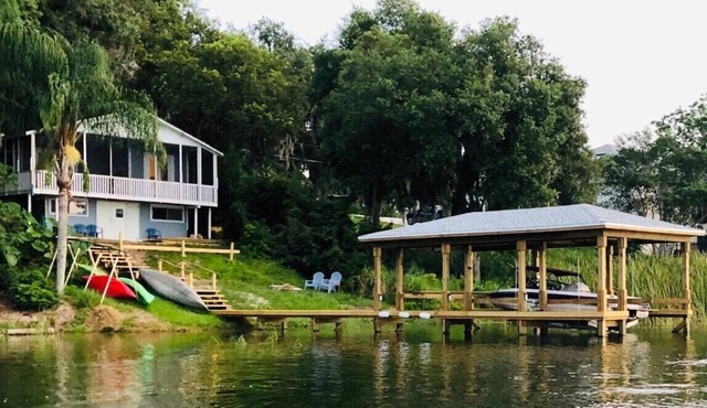 PRIVATE LAKEFRONT + DOCK Bring your boat, Hot Tub, Kayaks, Paddleboards in Montverde