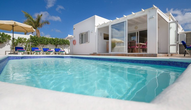 Private villa with pool and whirlpool in a quiet location in Puerto del Carmen