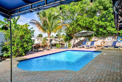 Purely Pompano, Pool, Water front, Paddleboard, Beach, 5 bedroom 3 bath in Pompano Beach
