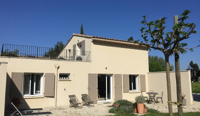 QUIET AIR-CONDITIONED GITE WITH 2 BEDROOMS AND THEIR PRIVATE BATHROOM in Avignon
