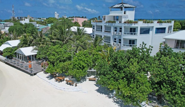 Rashu Hiyaa Hotel