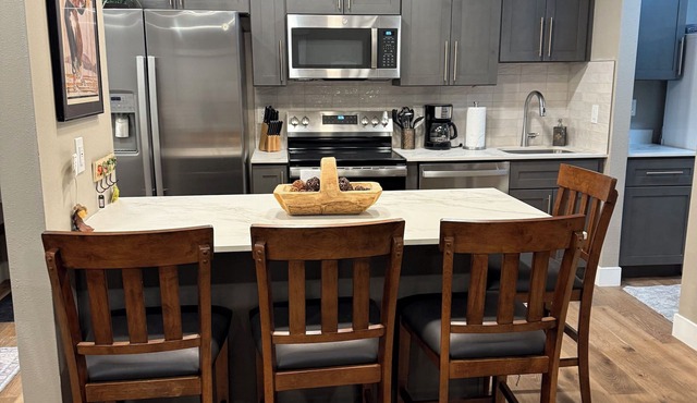 Remodeled 1 Bedroom Condo Short walk to Cabriolet Mountain views from unit in Park City
