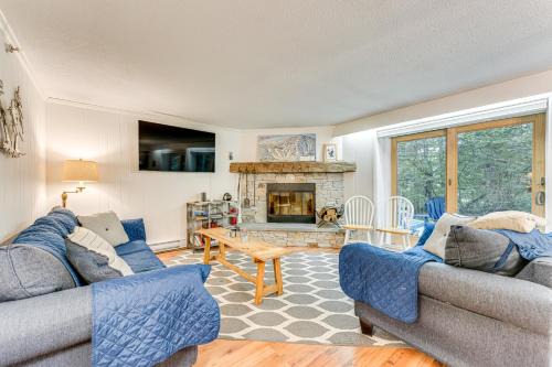 Renovated Ski-In/Ski-Out Peru Condo at Bromley Mtn in Peru