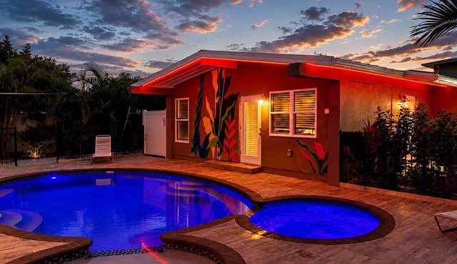 Resort-Style Ground Floor 1BR Turtle Suite, Heated Pool/Spa, Lakefront in Anna Maria