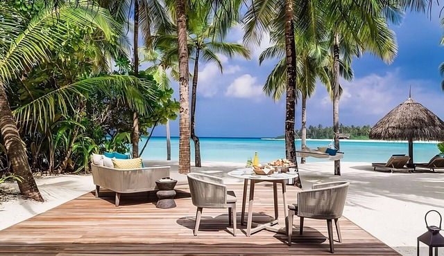 Rest and Relaxation! Balcony w/Beach View, Private Beach, Outdoor Pool