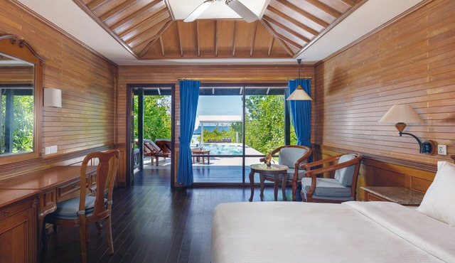 Royal Island Resort & Spa