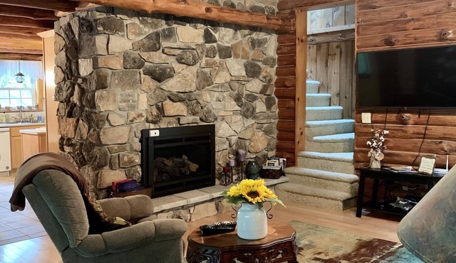 Rustic Log Home located near Baileys Harbor in Baileys Harbor