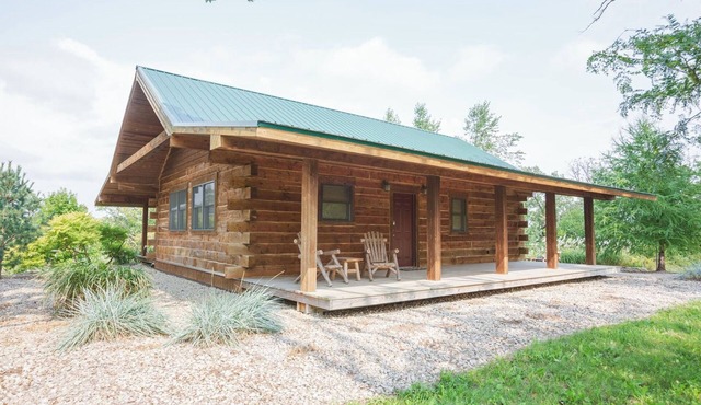 Secluded log cabin at the end of a quiet dead end lane in Hazel Green