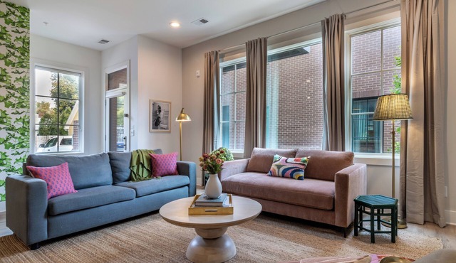 Sleeps 24 | 5mins to DT | 2 4BR Suites at Magnolia in Nashville
