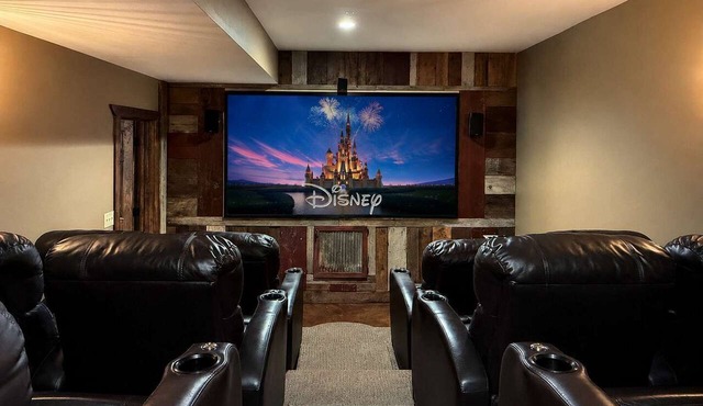Sleeps 30 Theater Game Room Big Cedar Area in Ridgedale