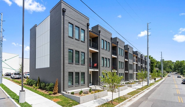 * SLEEPS 48* Keep the Secret - *4 Units * 16BR* 16BA * Amazing New townhomes* in Nashville