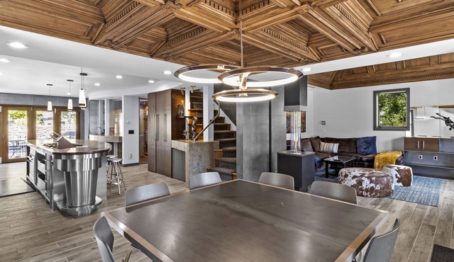 "SNOWFUN WINE CHALET" - Premium Ski, Entertain, Game Room, Parking, Old Town in Park City