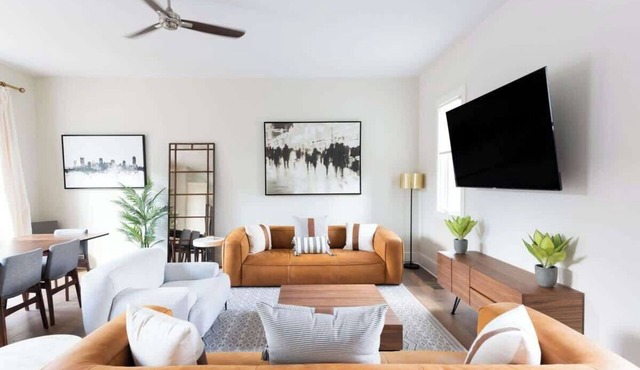 Spacious 4BR, Rooftop Patio, Garage, Walk to Faves | 5 Mins to Nissan Stadium, Less than 10 Mins to Broadway, 24 Hr Hospitality, Great for Groups in Nashville