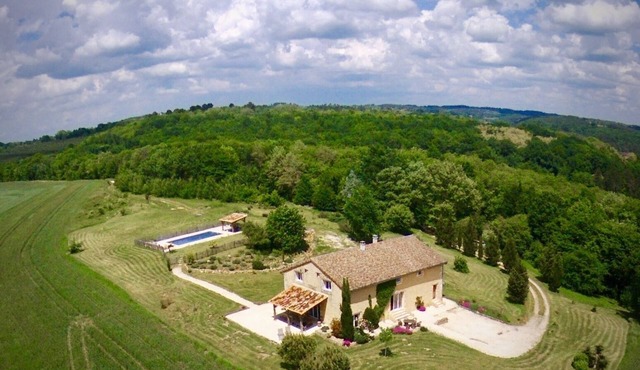 Spacious holiday cottage with pool and panoramic view in Douville