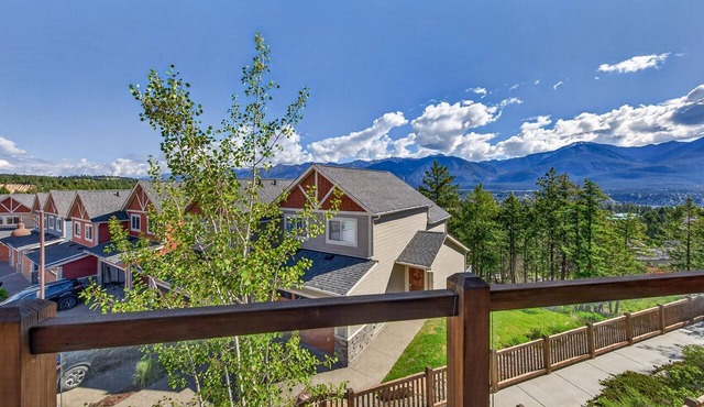 Spacious Invermere 3bd2.5ba Townhome Nestled in the Purcell Mountains! in Invermere