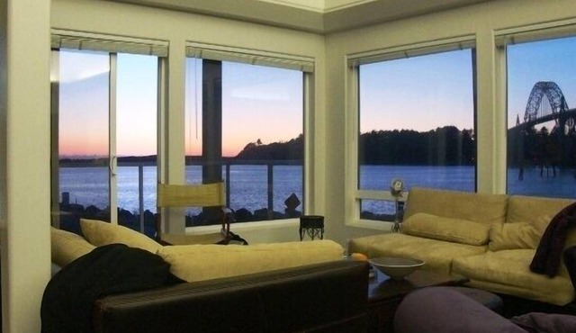Spectacular with Deals @ Super Fun Ocean House & Location; Great Water Views! in Newport