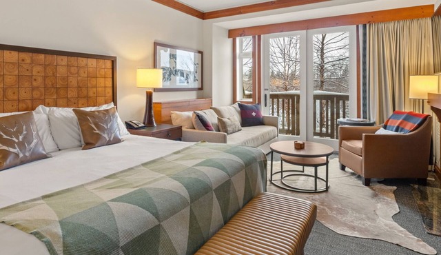 Spruce Peak Studio overlooking Village Ski In/Ski Out. Breweries, MTB, Hiking in Stowe