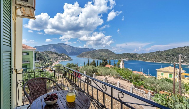 Studio 'Veronis 8' with Sea View, Shared Pool & Wi-Fi in Ithaca