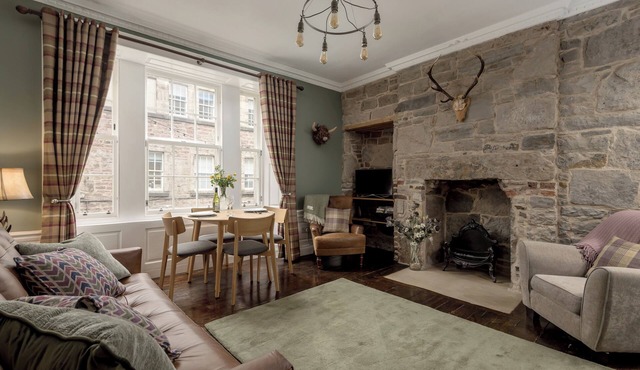 Stunning City Centre Apartment. in Edinburgh