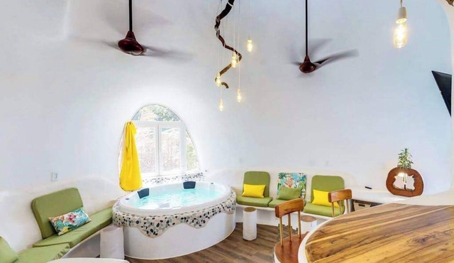 Stunning lagoon-front villa with pool, private hot tub, & AC in Placencia