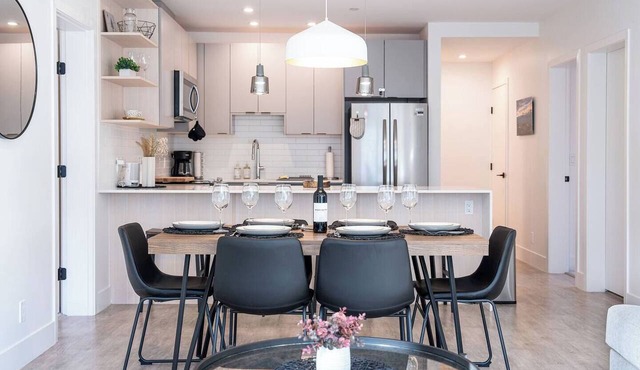 Stunning Pet-Friendly Condo with Expansive Mountain Views in Revelstoke