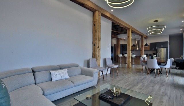 Sublime 3BR/3BA condo with Parking in the Heart of Old Montreal in Montréal