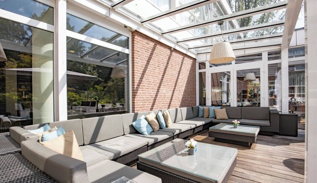 Sun-Filled Escape with Free Parking, Garden Picnic Spot & Cycling Paths in Amersfoort