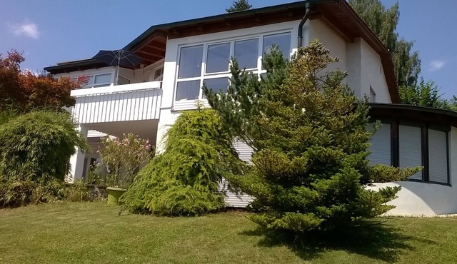 Sun oasis on a hillside between Munich, Tegernsee, Chiemsee, Exhibition Munich in Moosach