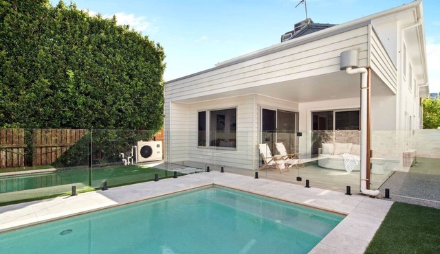 Sunbrite Breeze Poolside Relaxation by the Sea in Mermaid Beach