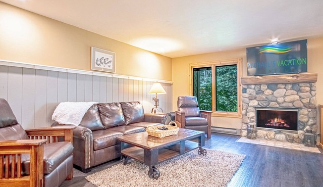 SV113 - Walk to Lifts & Town - Hot Tub & Pool in Ketchum