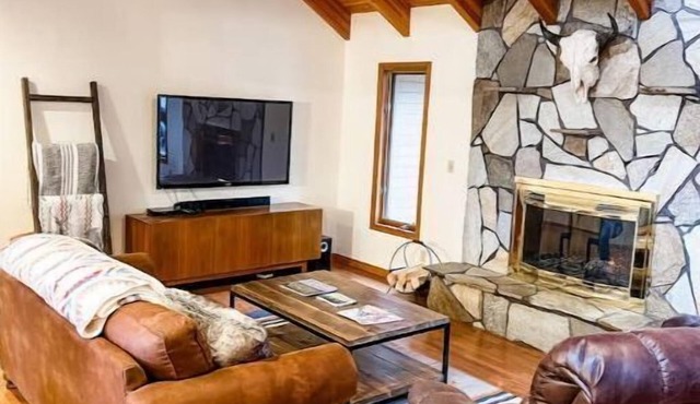 Tastefully updated Cabin with a hot tub! in Star Valley Ranch