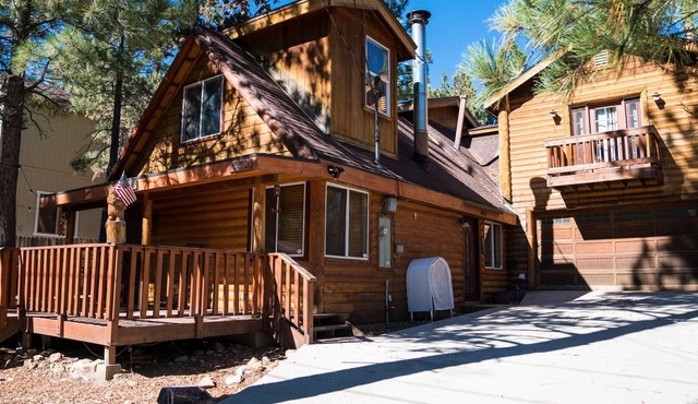 The Upper Branch: Jacuzzi, Fire Pit and Bar! in Sugarloaf