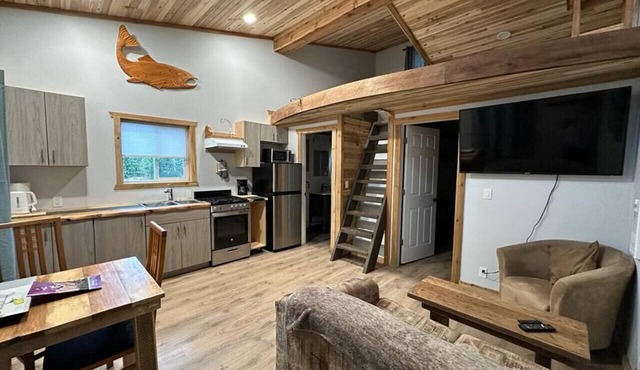 Tiny home 6A - Relax, Work & Play in Terrace