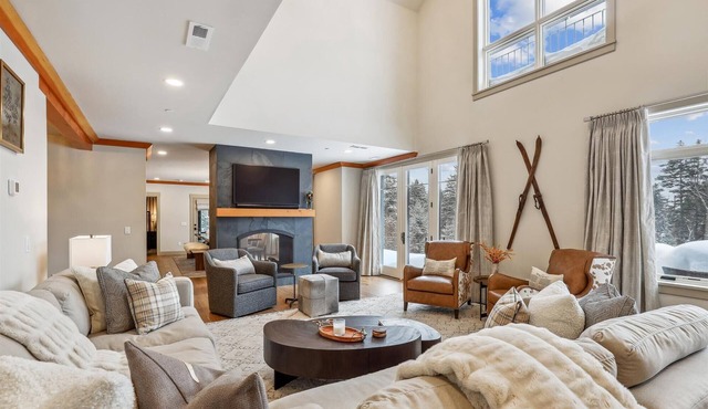 Trapp Alpine Chalet at von Trapp Family Lodge: 4 br, a/c, firepit, deck & views, resort amenities! in Stowe