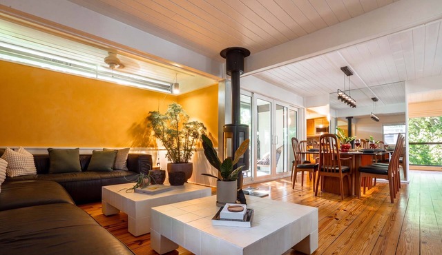 TreeTops | Architectural Gem Hot Tub 2 Kitchns in Gainesville