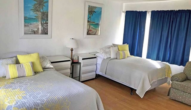Two double bed studio with kitchen, partial ocean view in Pompano Beach