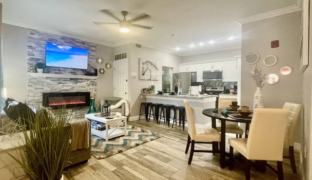 UPDATED REMODELED CONDO- NO STAIRS 3 MILES TO THE BEACH! PETS ok! HEATED POOL ! in Seminole